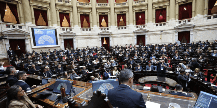 Tensión en Diputados: la oposición impulsó dos proyectos clave y la sesión terminó en escándalo