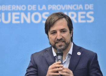 Hospitales: Kreplak cruzó a Adorni por “inventar” una deuda millonaria de la Provincia