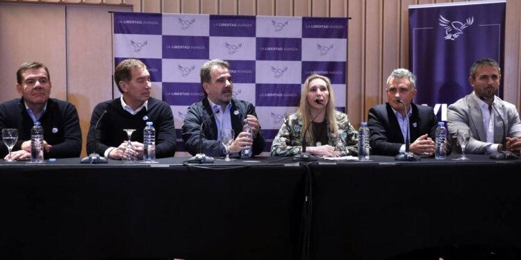 La Libertad Avanza acelera alianzas clave en provincias y anticipa anuncio inminente