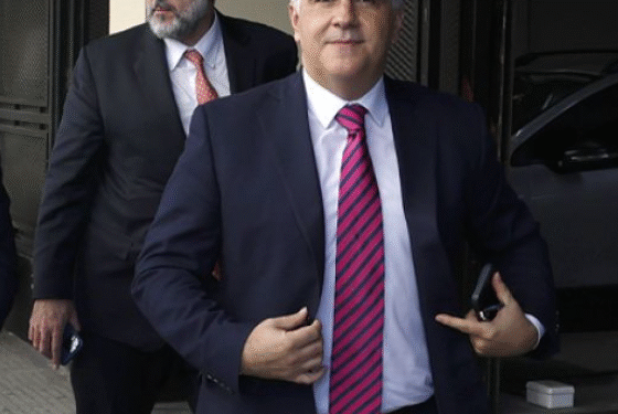 Llaryora aumenta el haber mínimo jubilatorio y otorga un bono a jubilados