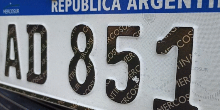 Estiman que en septiembre se normalizará la entrega de patentes para automóviles