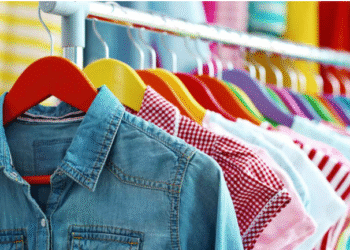 La venta local de ropa cayó 7,7%, aunque crecen las compras al exterior