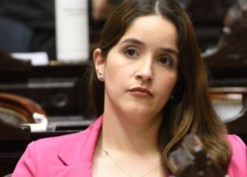 Diputada Rocío Bonacci sufrió un fuerte accidente en la ruta 9 rumbo al Congreso