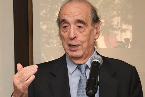 Ricardo Arriazu aseguró que el dólar no superará el techo de la banda y recomendó aprovechar el “carry trade”