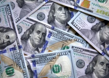 El dólar mayorista acumula una baja de casi 4 % en agosto, impulsado por tasas de interés elevadas