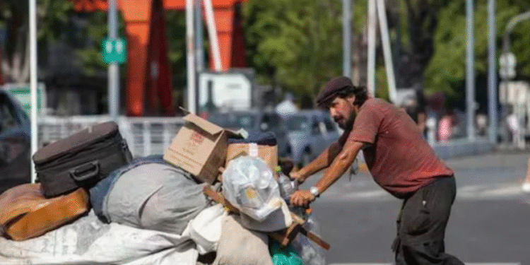 Una estimación privada reveló que la pobreza supera el 43% en la Argentina