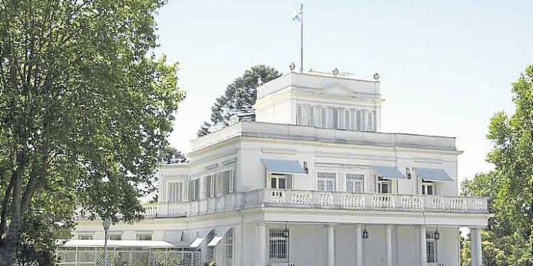 Milei cena en Olivos con diputados de LLA y PRO para garantizar el bloqueo de sus vetos