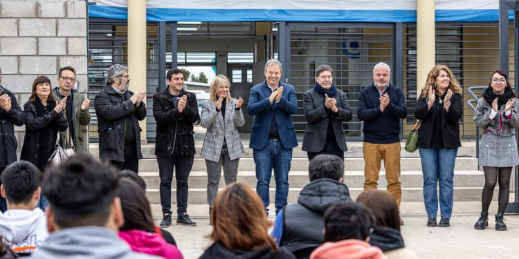 Sileoni, Cascallares y Paula Eichel inauguraron dos nuevas instituciones educativas en Alte Brown