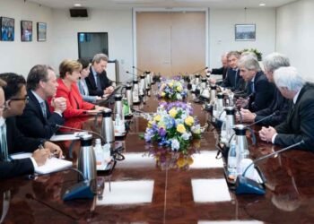 El Gobierno recibirá este lunes USD 2.000 millones del FMI y usará parte para una operación interna de deuda que suma reservas netas