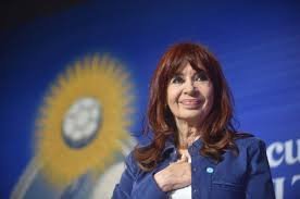 Cristina Kirchner criticó duramente a Milei y lo acusó de cobardía por responsabilizar a terceros de la crisis económica
