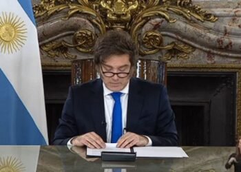 Reacciones al discurso de Milei: el oficialismo celebra y la oposición lo acusa de fanatismo fiscal