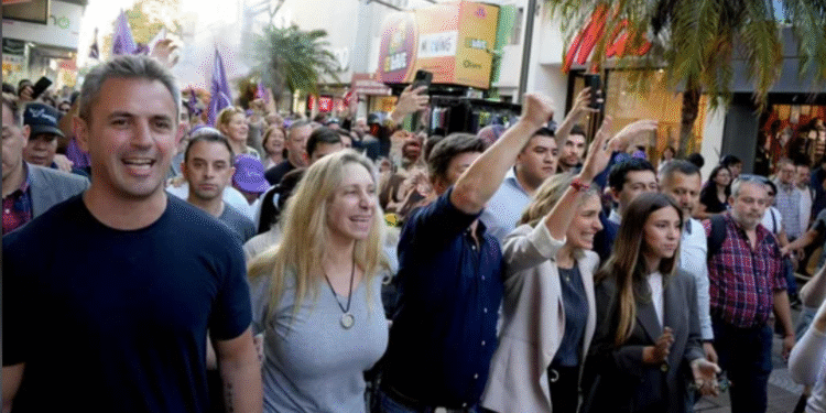 Otra jornada de incidentes: evacuaron la caravana de Karina Milei en Corrientes