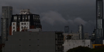 Continúa la alerta naranja por la ciclogénesis que azota al AMBA: cuándo dejará de llover