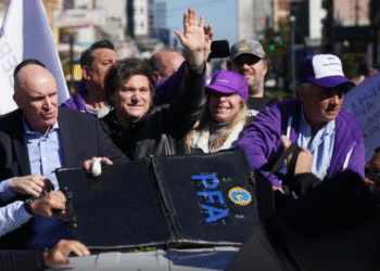 El Gobierno atribuye el ataque en Lomas de Zamora al kirchnerismo y profundiza la polarización electoral