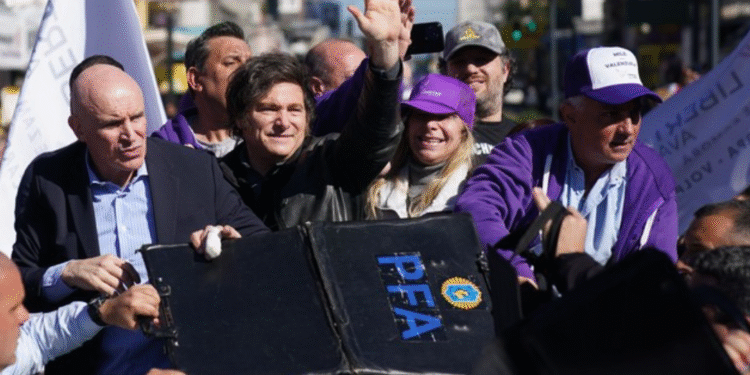 El Gobierno atribuye el ataque en Lomas de Zamora al kirchnerismo y profundiza la polarización electoral