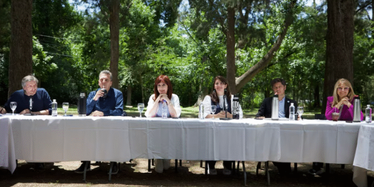 Máximo Kirchner impulsa elecciones en el PJ bonaerense y reaviva la interna peronista