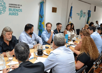 Convocan a paritarias a los docentes y estatales bonaerenses