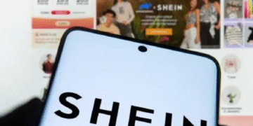 ¿Se viene una ley anti Shein en Argentina? La industria suma apoyos frente al ingreso masivo de ropa importada