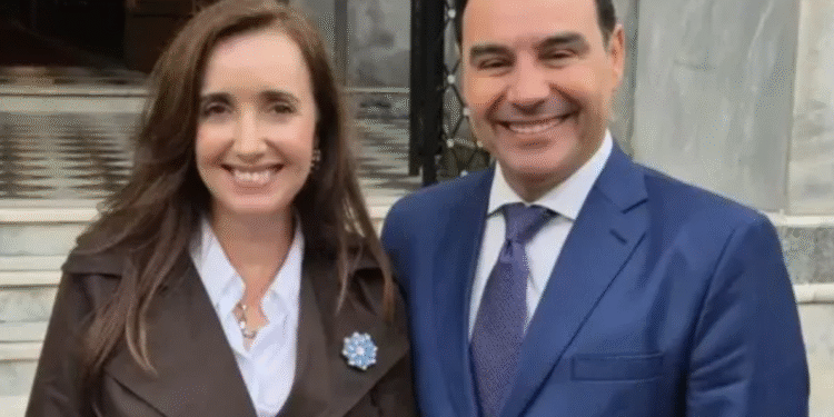 Victoria Villarruel viajó a Corrientes en medio de su disputa con Milei y fue recibida por Gustavo Valdés