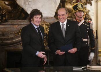 Milei planea reactivar el Ministerio de Interior para acercarse a los gobernadores, pero vetará la ley de ATN