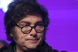 Milei participó por video en un acto de VOX y dijo que se quedó “defendiendo con uñas y dientes” su gestión