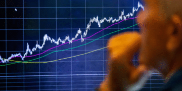 Mercados: el riesgo país superó los 900 puntos antes de las elecciones bonaerenses