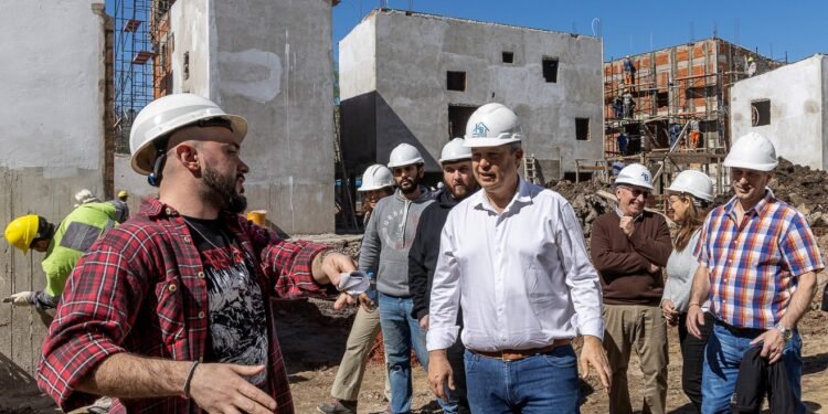 Cascallares recorrió las obras del nuevo barrio de viviendas en Don Orione